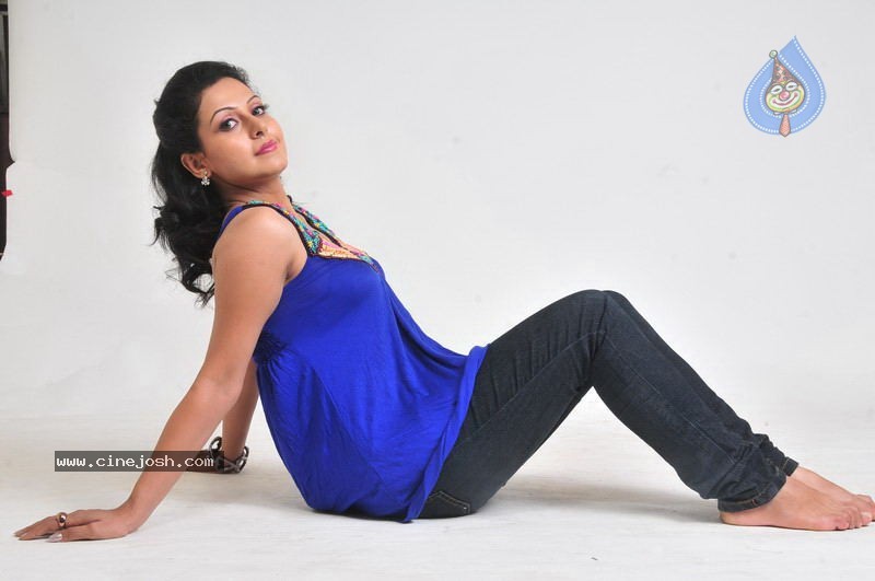 Neelam - Images Hot