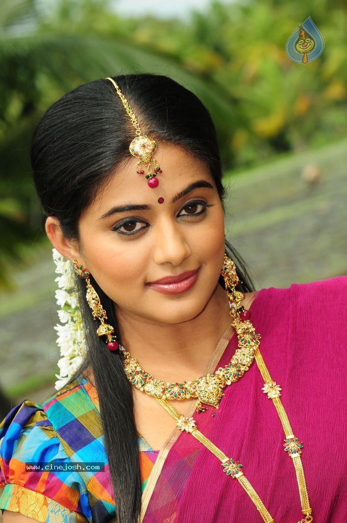 Priyamani New Stills - 7 / 7 photos - priyamani_new_stills_2809111044_07