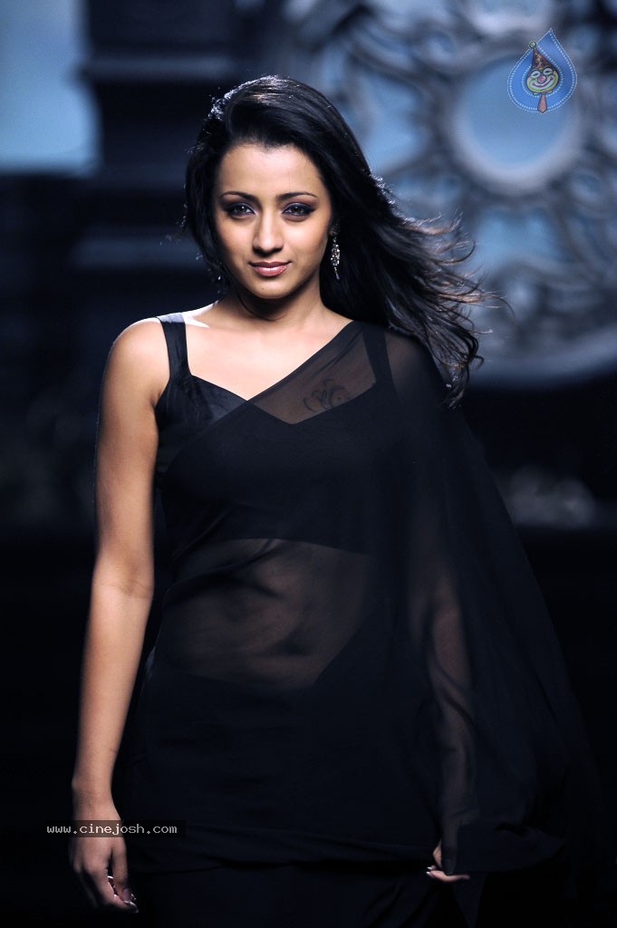 trisha_hot_gallery_3110120912_003.jpg