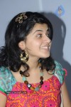 tapsee-visits-nizam-college