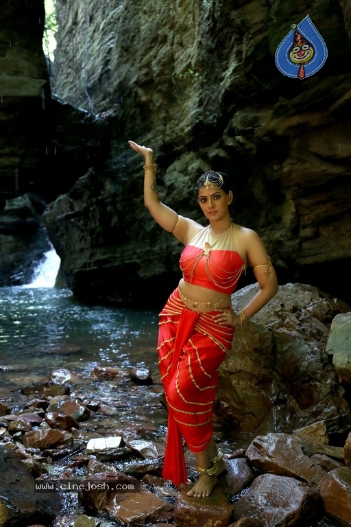 Nagakanya Movie Photos - 2 / 3 photos