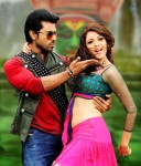 naayak-movie-new-stills