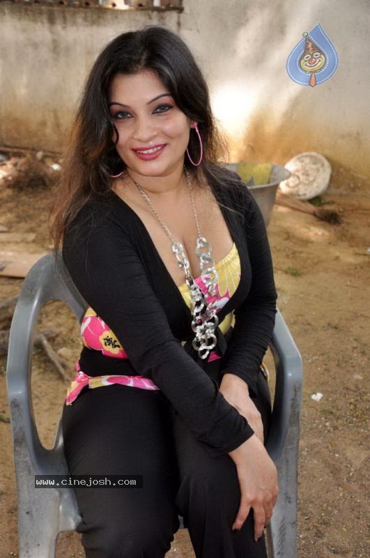 Mumtaz Spicy Stills Photo Of