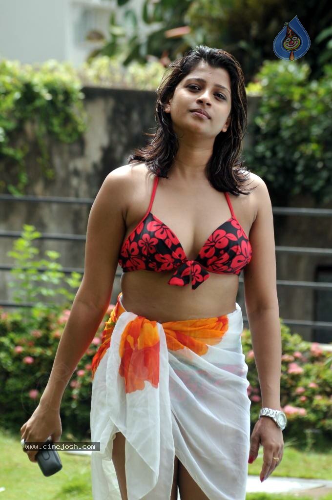 Sexy Actress Gallery Nadeesha Hemamali Hot Stills 8