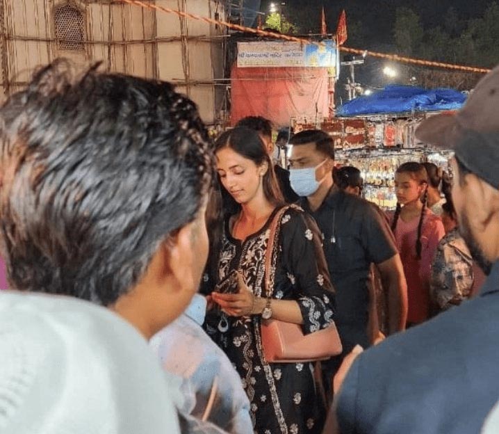 Ntr Wife Lakshmi Pranathi Seen At Charminar Cinejosh