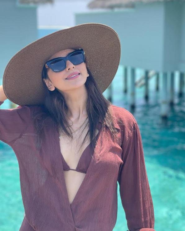 Ravishing Rakul Raising Temperature