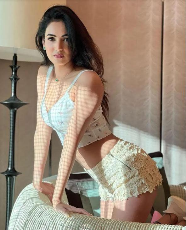 Ghost Beauty Show In Shorts