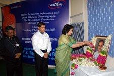 Geetha Reddy Paying homage to late YSR