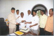 Kuppam farmers meet Naidu