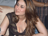 Three men looted Kareena's...