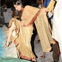 Guests wooed by Shruthi's carelessness.