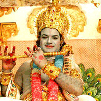 Rajendra Prasad into Nagarjuna and Balakrishna's shoe.