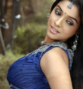 Hot Mallu babe is now Sallu babe.