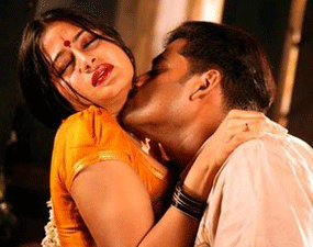 Hot Sangeetha's secret family plans.