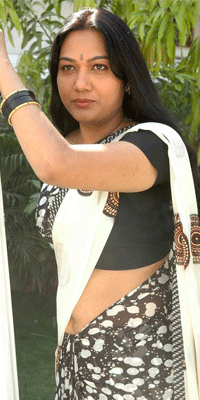 Telugu actress aunty Hema's car accident.