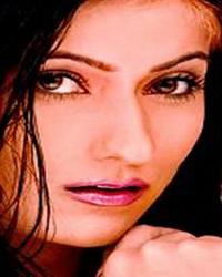 Divya Bharathi's sister to make her debut.