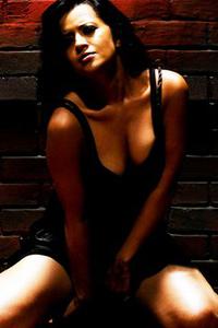 Reema Sen's sexy shapes mesmerizing on TV screen.