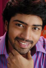 'Allari' Naresh to bring Bollywood to Tollywood!