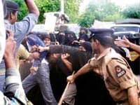 Protests against scribes' arrests