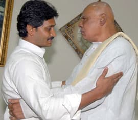 Jagan &amp; Roshaiah Cold War @ Gannavaram Airport