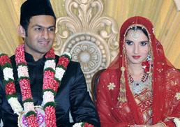 Pak VIPs gift golden crown to Sania