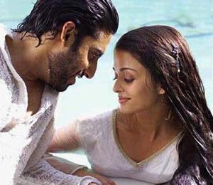 Abhi says Aish sorry to go to bed