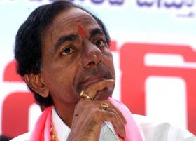 Lagadapati &amp; KCR eat 'Gudilo Prasadam'