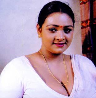 Shakeela 'Khatarnak' looks!