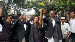 Advocates dodge security to hoist black flag atop High Court