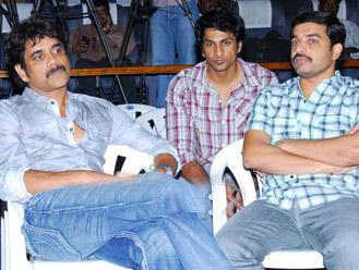 Lady writer attacks Dil Raju &amp; Gaganam