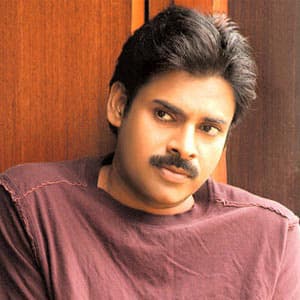 Gabbar Singh in Teen Maar's Shadow!