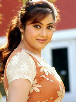 Chiru heroine says no to Charan