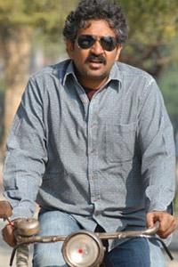 Power Star Fans shaking Rajamouli