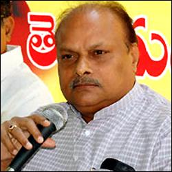 YSRC slanging mud on media to shield Jagan: Yanamala