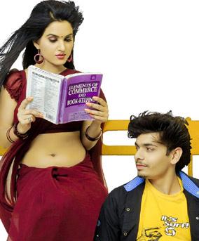 Rajendra Prasad Batters Sexy Heroine