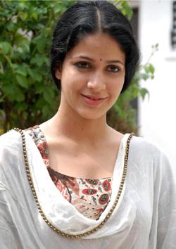 Rajamouli Promise to Simple Beauty