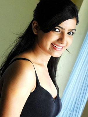 Samantha's Rare Feat with Mega Family