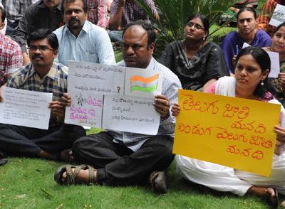 APNGOs strike paralyses Seemandhra region
