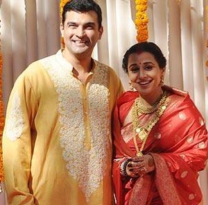 Sexy Heroine Married Life in Troubles