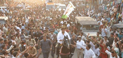 This Pic of Chiranjeevi's P-Yatra Turns Memorable