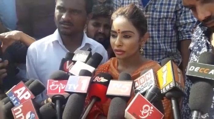 Pawan Annayya, Help Me: Sri Reddy
