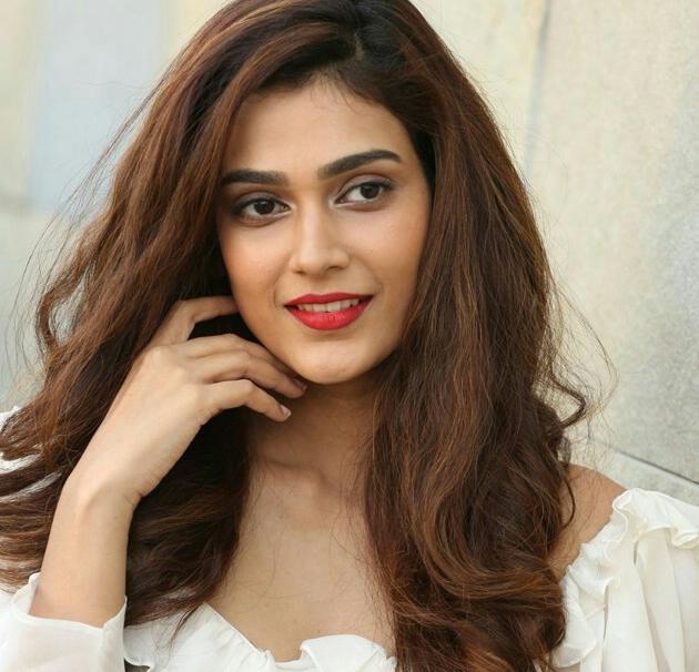 Akanksha about Jagapathi Babu,Sarath Kumar's Gharshana