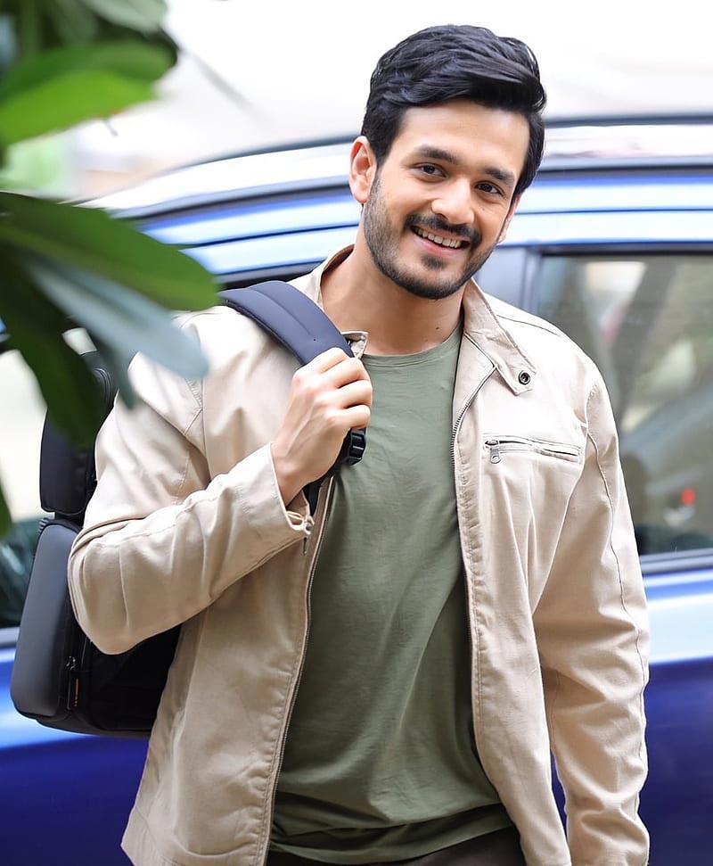 Akhil gets a crazy offer