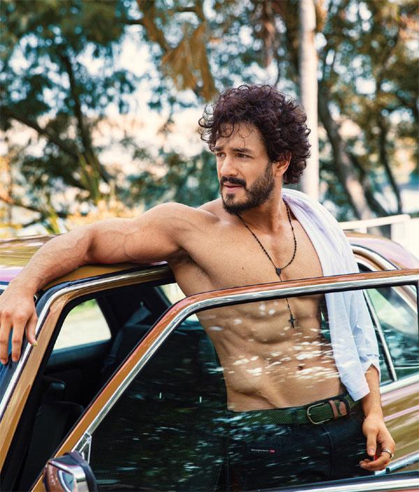 Akhil leaves all in awe on New Year