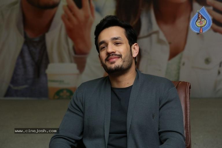 Akhil Gunning For Top Director, Not Right