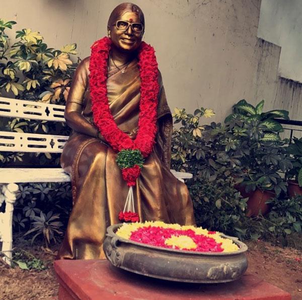 Akkineni Amma Gari Statue!