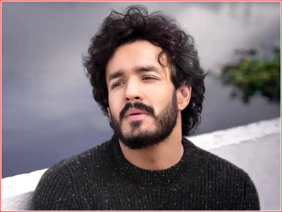 Akhil disables comments after engagement