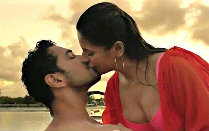 Heroine Calls Own Film VULGAR!