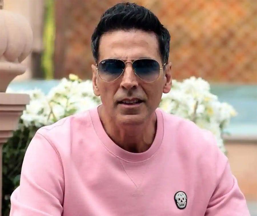 Bollywood star surprises Pushpa director