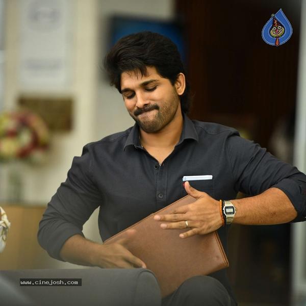 Bunny Having His Way, Mega Fans Unhappy!